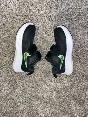 6c Nike tennis shoes sneakers